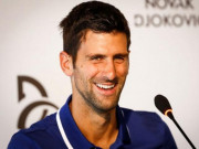 Thể thao - Djokovic tươi cười tái xuất sau vụ bị trục xuất, được đặt tên cho ốc sên