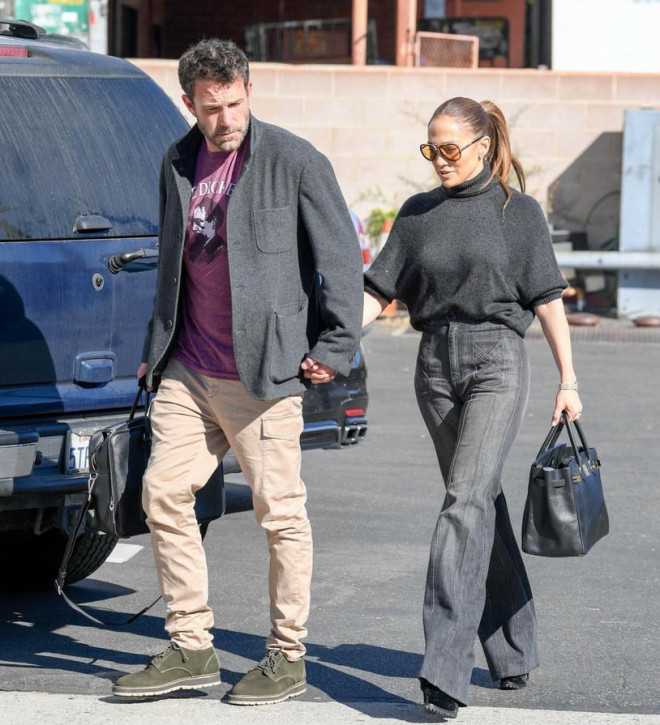 Siêu mẫu, sao Hollywood Jennifer Lopez và Ben Affleck đạo diễn kiêm nhà sản xuất phim tháng 11/2021.