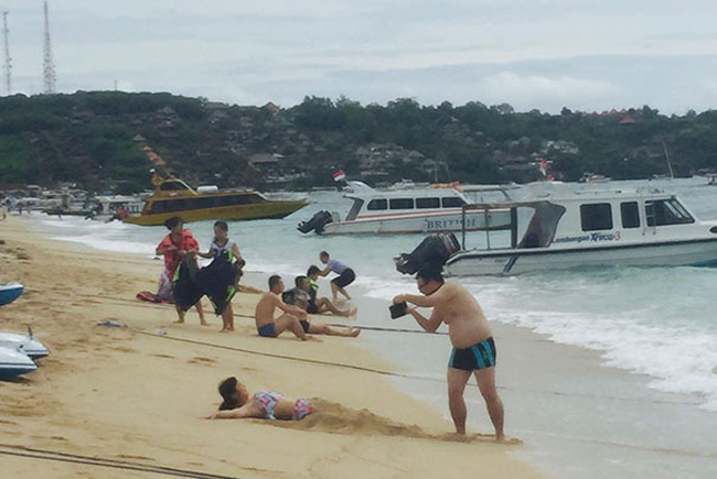 Nhanh tay còn xuống đi tắm nào.
