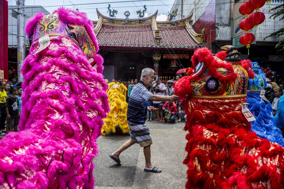 Múa lân trong ngày Tết Nguyên đán ở Indonesia (ảnh: CNN)