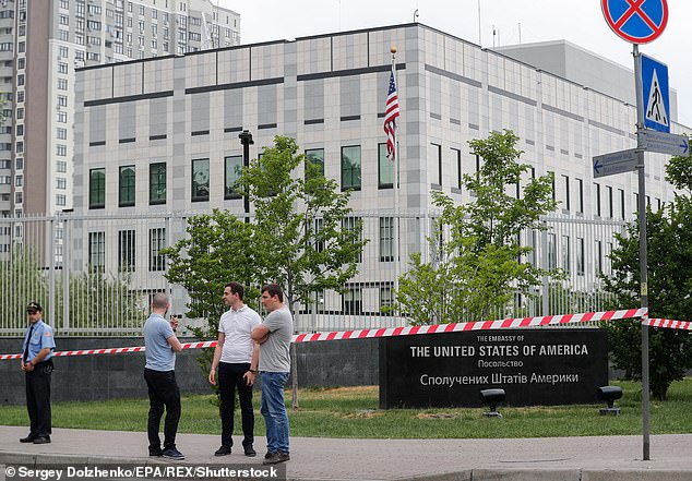 Mỹ bắt đầu rút bớt nhân viên đại sứ quán ở Kiev, Ukraine.