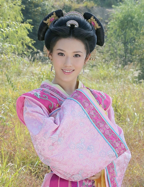 Thượng Quan Uyển Nhi xuất thân là nô tì, được Võ Tắc Thiên trọng dụng, dần dần trực tiếp can thiệp chuyện chính sự.