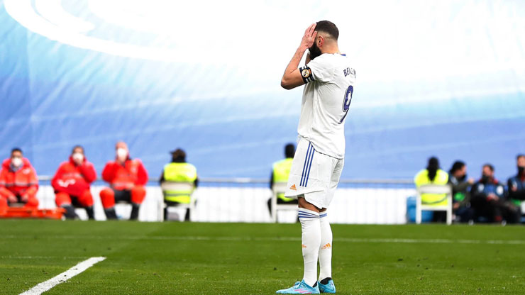 Benzema đá hỏng phạt đền ở trận Real Madrid - Elche
