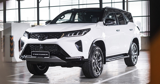 Giá xe Toyota Fortuner tháng 1/2022, giảm 50% LPTB và ưu đãi lãi suất vay - 1