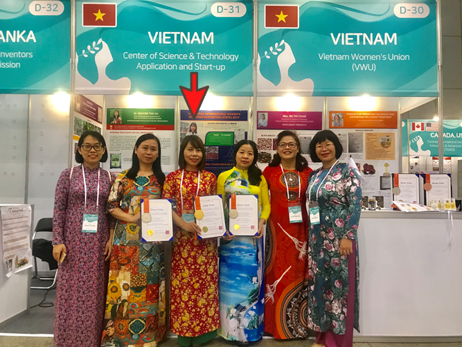 PGS. TS Lê Minh Hà nhận Huy Chương Vàng tại “Triển lãm Quốc tế phụ nữ sáng chế lần thứ 12” diễn ra ngày 21/6/2019 tại Seoul, Hàn Quốc