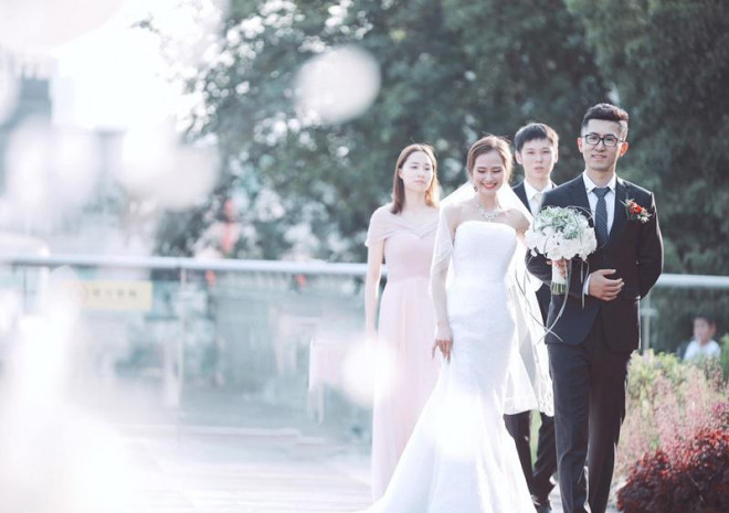 Đám cưới của nữ du học sinh và thầy giáo được tổ chức tại&nbsp;đối diện tháp truyền hình Đông Phương.