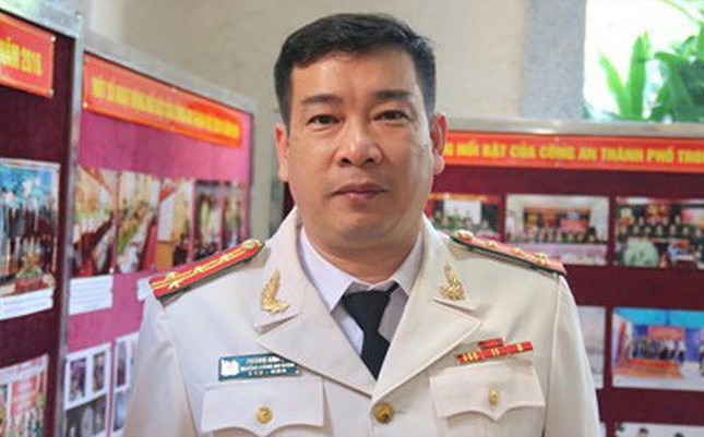 Ông Phùng Anh Lê