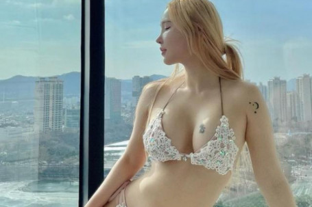 Body ấn tượng của cô nhân viên ngân hàng từng "gây sốt" khi đến Việt Nam