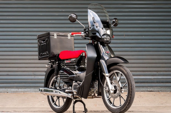 Báo ngoại cực mê Honda Super Cub độ thùng phát điện ở Việt Nam - 2