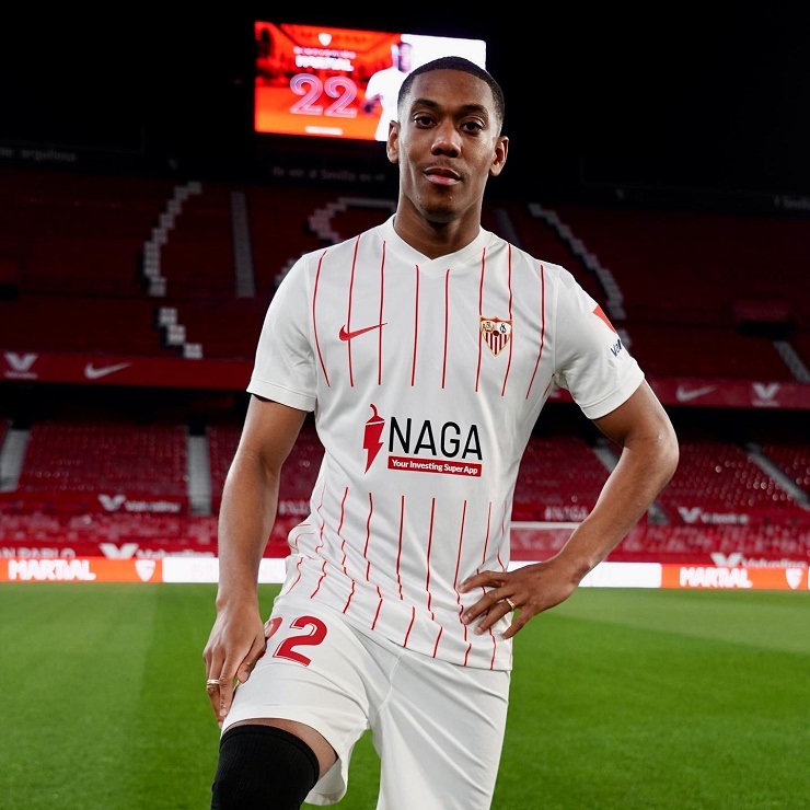 Sevilla chính thức ra mắt Martial, SAO MU gửi lời chúc ý nghĩa - 2