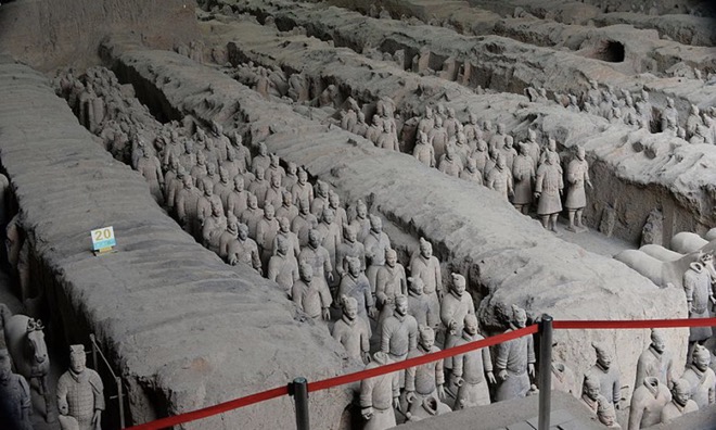 Đội quân đất nung trong lăng mộ Tần Thủy Hoàng.