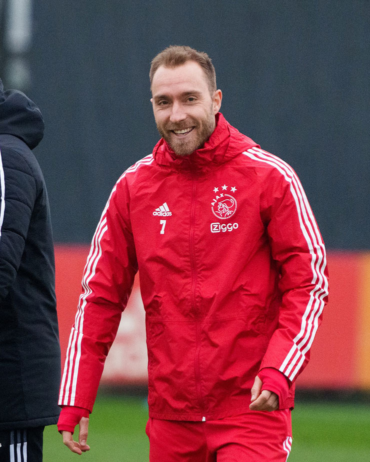 Eriksen tươi cười khi tập nhờ ở đội bóng cũ Ajax