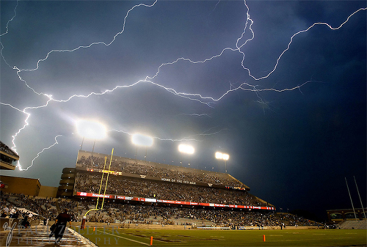 Sét đánh khiến 11 cầu thủ chết tại chỗ