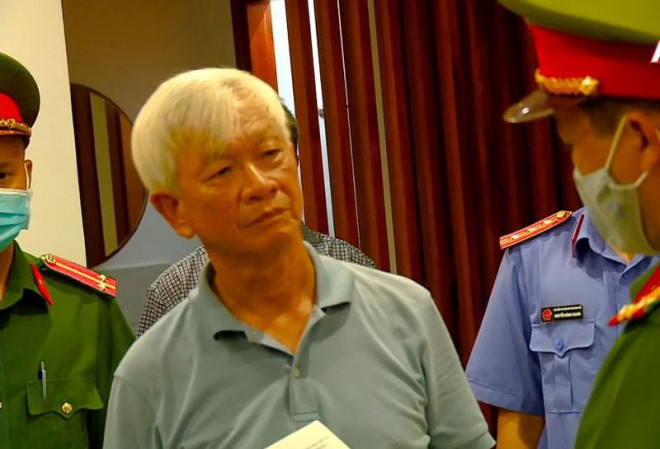 Ông Nguyễn Chiến Thắng, cựu Chủ tịch UBND tỉnh Khánh Hòa khi bị bắt tạm giam. Ảnh: CÔNG AN KHÁNH HÒA