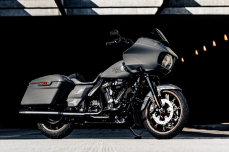 “Khủng long” 2022 Harley-Davidson Road Glide ST và Street Glide ST trình làng