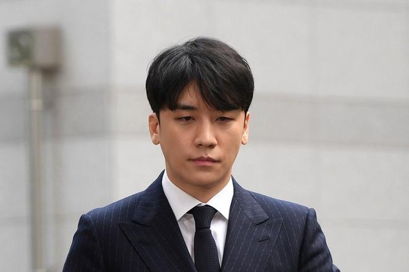 Seungri thừa nhận mọi&nbsp;tội trạng, nhận án phạt 1&nbsp;năm 6 tháng tù giam và&nbsp; phải bồi thường 1,15 tỷ won (21,6 tỷ đồng)&nbsp;