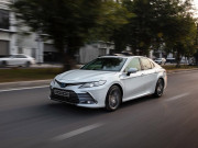 Tin tức ô tô - Giá xe Toyota Camry lăn bánh tháng 1/2022