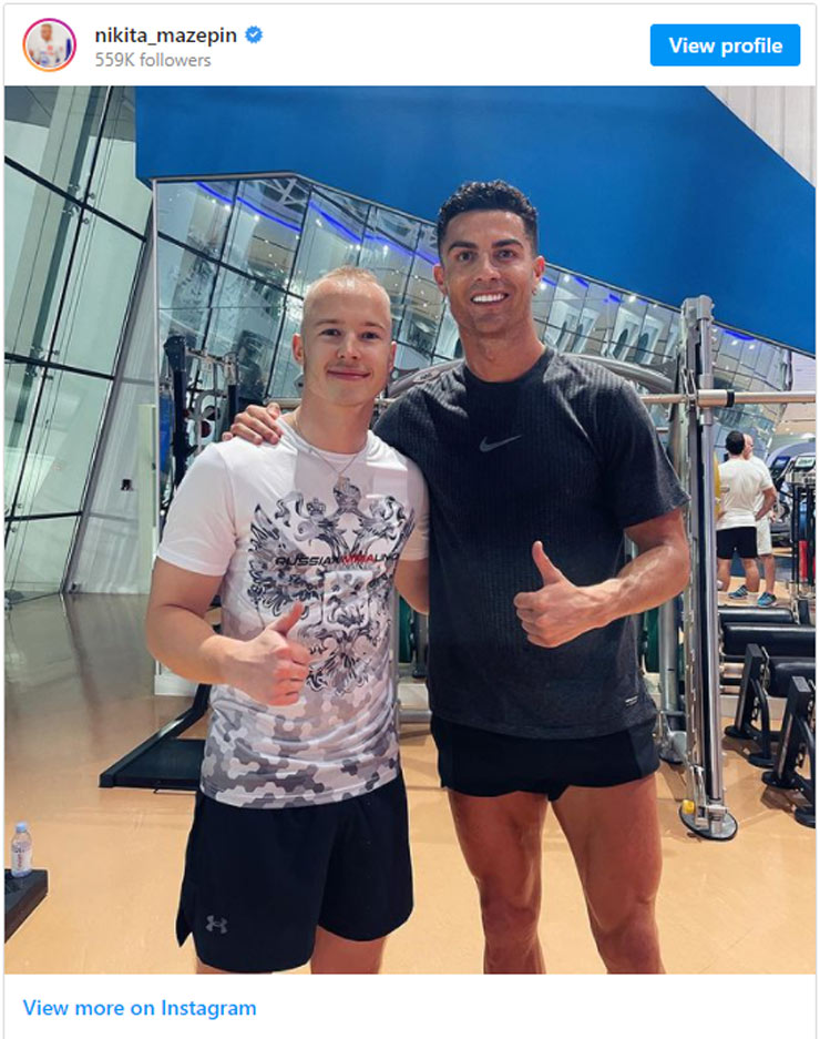 Nikita Mazepin khoe trên trang Instagram ảnh chụp cùng Cristiano Ronaldo kèm chú thích: "Buổi tập gym tốt nhất trong năm từ trước đến nay"