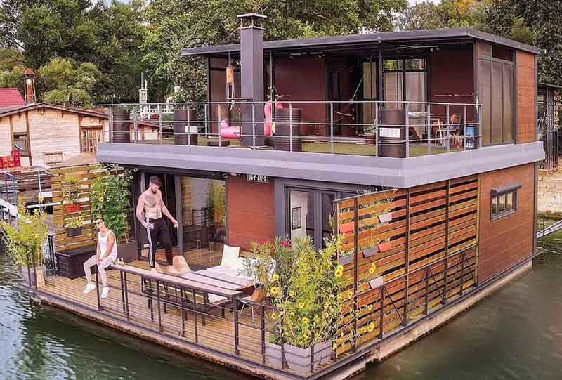 &nbsp;Mariner Boathouse (Belgrade, Serbia). Nơi này cực kỳ đẹp, một nhà thuyền mang lại cảm giác lãng mạn, thư giãn bên bờ sông Sava và sông Danube ở Belgrade. Lượt thích: 28.651