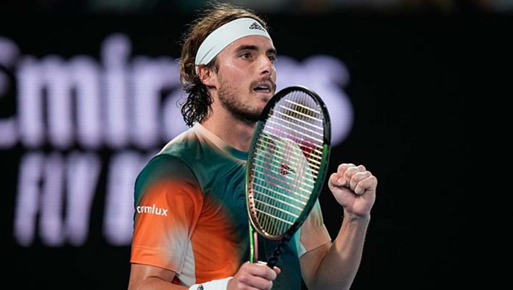 Tsitsipas thắng 6-4 ở set 2 để san bằng tỷ số 1-1 với Medvedev