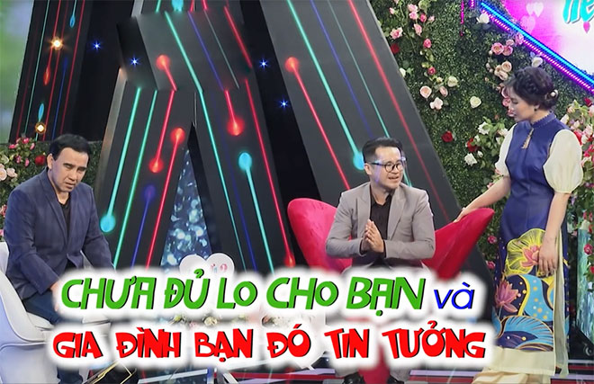 “Tình duyên của em có hai mối, mối tình đầu 6 tháng, mối tình sau dài 6 năm. Cả hai không học cùng ngành nên không chia sẻ được công việc. Lỗi của em chưa cố gắng phát triển sự nghiệp, chưa đủ lo cho bạn và để gia đình bạn tin tưởng. Em thích con gái tóc dài, dáng người không ốm không gầy”, thầy giáo thật thà.