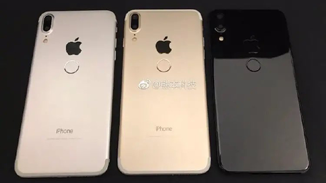 Đồng thời, nhiều hình ảnh khác nhau về chiếc iPhone X bí ẩn cũng đã được công bố với mặt sau bằng kim loại chứa máy quét dấu vân tay Touch ID hình tròn. Bản chất chi tiết của các rò rỉ về nguyên mẫu iPhone X cho thấy Apple dường như thực sự muốn thử nghiệm một nguyên mẫu iPhone X với máy quét vân tay ở mặt sau của điện thoại như một số mẫu điện thoại Android ngay đó trang bị.