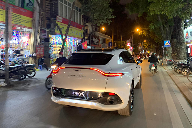 Siêu xe SUV Aston Martin DBX chính hãng 13 tỷ đồng về tay chủ nhân mới - 2