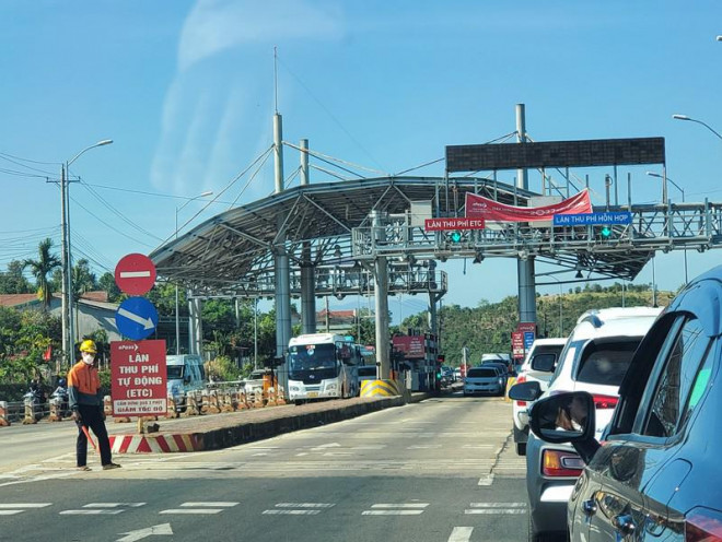 Tại đây luôn có lực lượng phân luồng, giảm ùn tắc giao thông.