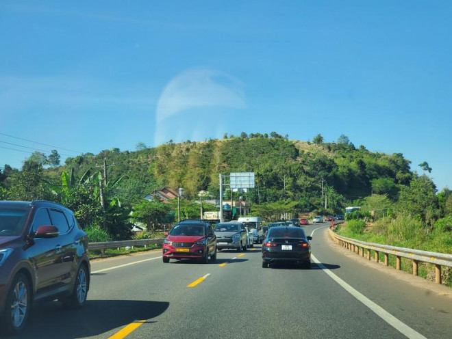 Kẹt xe kéo dài hơn 3km.