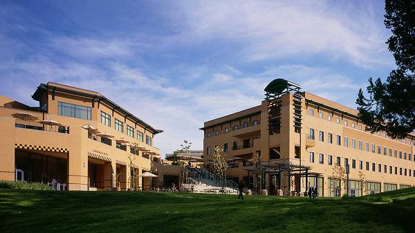 Đại học California tại Irvine.