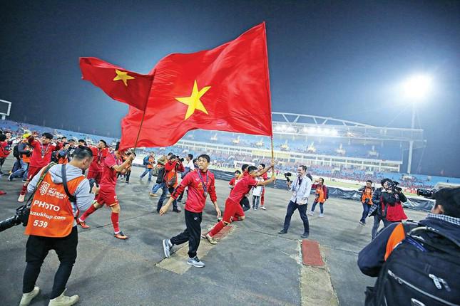 Sau 10 năm chờ đợi, bóng đá Việt Nam một lần nữa đăng quang tại AFF Cup 2018 sau trận chung kết lượt về trên sân Mỹ Đình. Ảnh: Như Ý