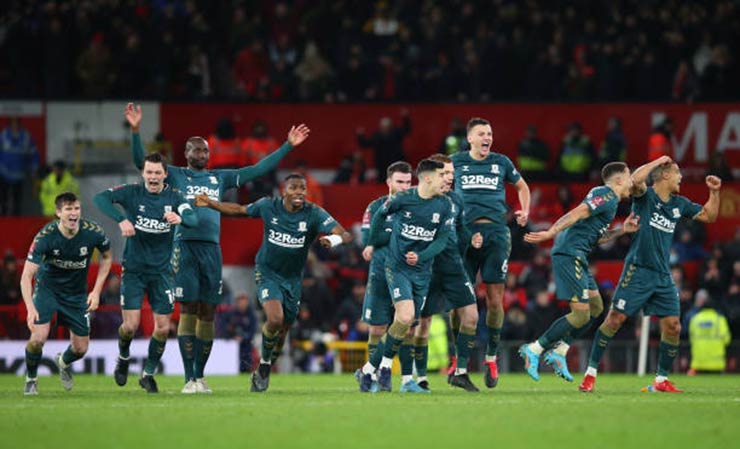 Khoảnh khắc ăn mừng của các cầu thủ Middlesbrough, họ là đội đầu tiên lọt vào vòng 5 FA Cup