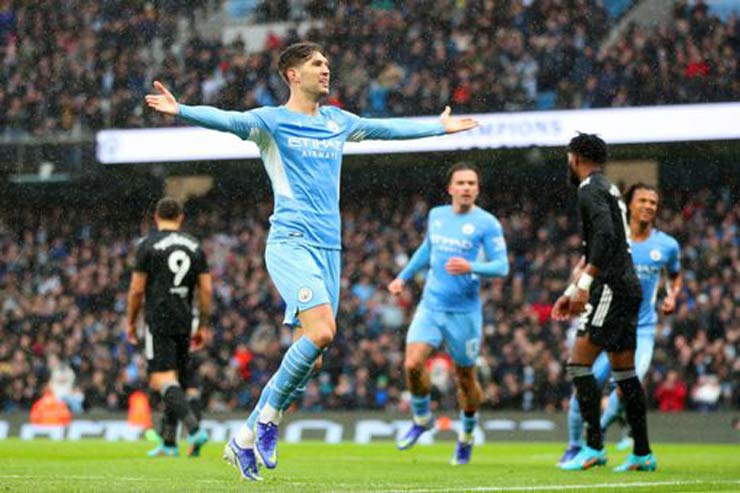 Trung vệ John Stones ghi bàn từ một cú đánh đầu rất đẳng cấp