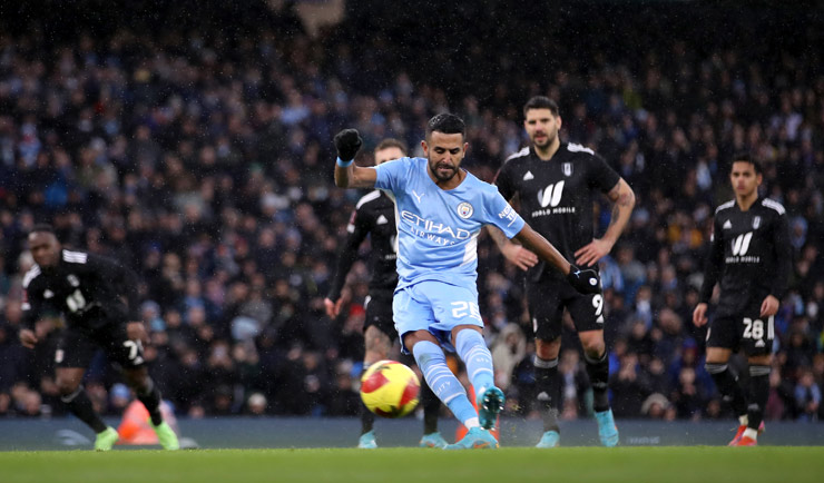 Riyad Mahrez tỏa sáng với cú đúp bàn thắng được ghi chỉ trong vòng 4 phút cho Man City