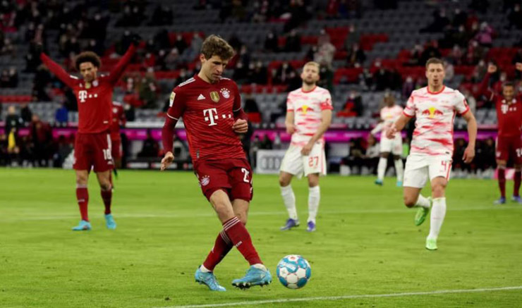 Thomas Muller mở tỷ số cho Bayern Munich trong trận đấu với RB Leipzig