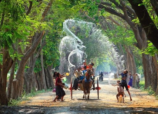 Lễ hội Té Nước Chol Chnam Thmay của người Campuchia