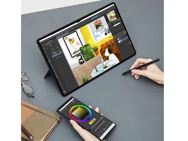 Galaxy Tab S8 Ultra chạy phần mềm Adobe Photoshop.