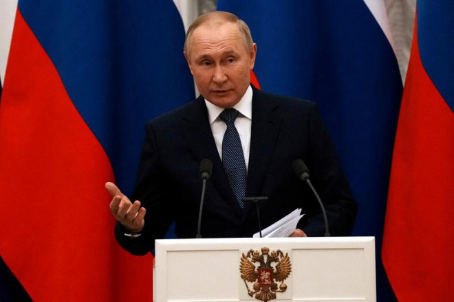 Tổng thống Nga Vladimir Putin trong cuộc họp báo ngày 7-2. Ảnh: REUTERS