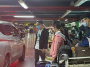 Tin tức trong ngày - Vạ vật vì taxi ở sân bay Tân Sơn Nhất: Khách đông nên... trở tay không kịp!