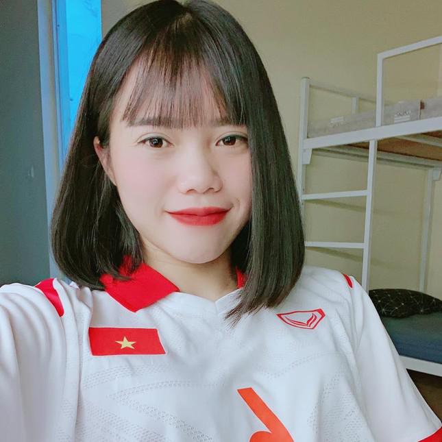 Ảnh selfie của cô bạn ngoài đời. Ảnh: FBNV