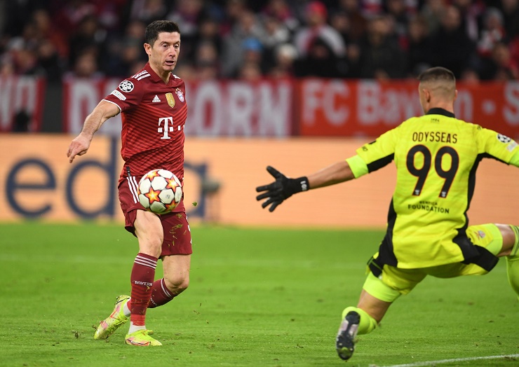 Lewandowski lập hat-trcik trong trận đấu thứ 100 tại Champions League