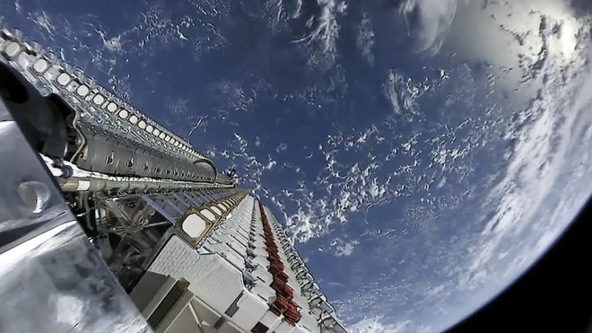 Vệ tinh Starlink được đưa lên quỹ đạo trên SpaceX Falcon 9 - Ảnh: SpaceX
