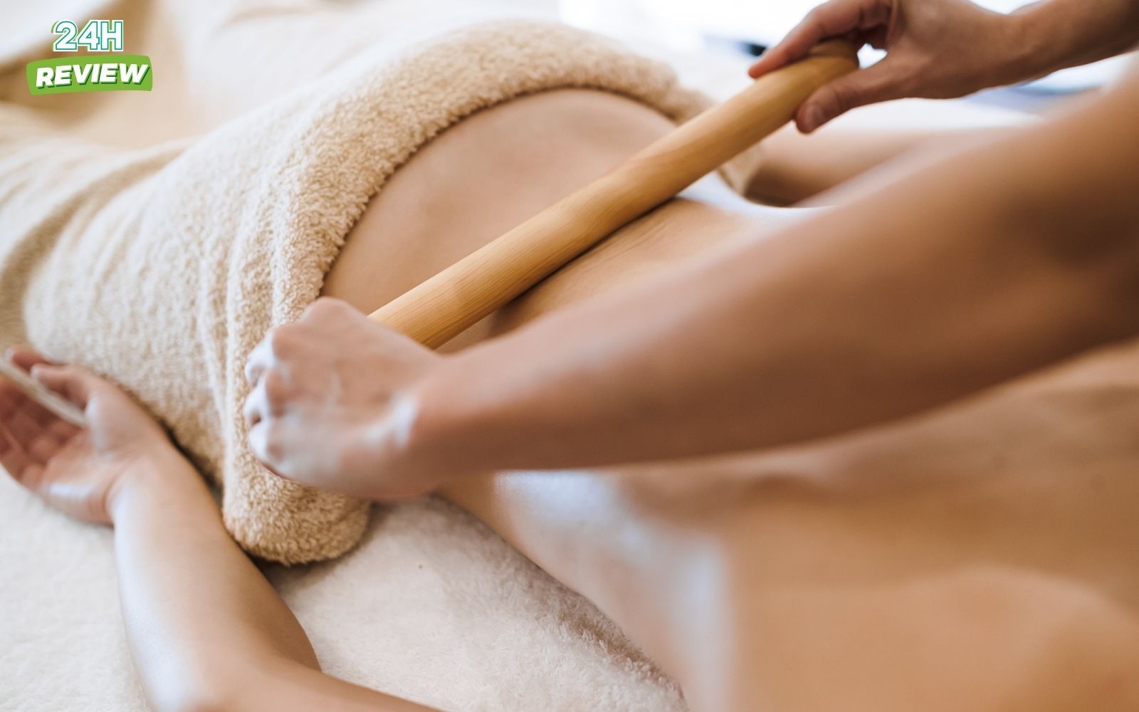 24H review: Chị em thích thú massage toàn thân bằng gậy &#34;Tôn Ngộ Không&#34; - 5