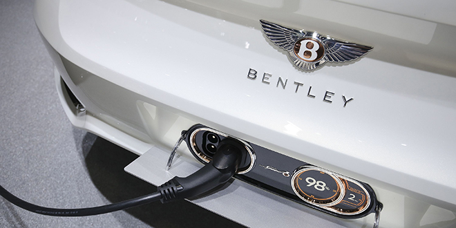 Chiến lược điện khí hóa Five-In-Five của Bentley đòi hỏi một khoản đầu tư 2,5 tỷ bảng Anh. Theo đó, chiếc xe điện hạng sang đầu tiên của hãng sẽ ra mắt vào năm 2025.