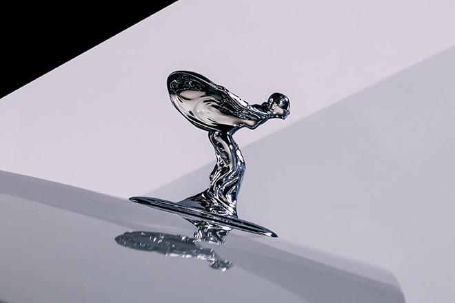 Spirit of Ecstasy mới trang bị trên mẫu xe điện Rolls-Royce Spectre có hệ số cản gió chỉ 0,26.