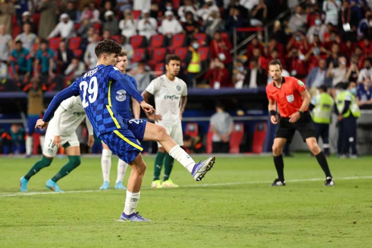 Chelsea suýt phải đấu luân lưu với Palmeiras. Nhưng may cho “The Blues” là Kai Havertz đã sút phạt đền thành công ở phút 117 để mang về thắng lợi 2-1 cho họ trong hiệp phụ trước nhà đương kim vô địch Copa Libertadores.