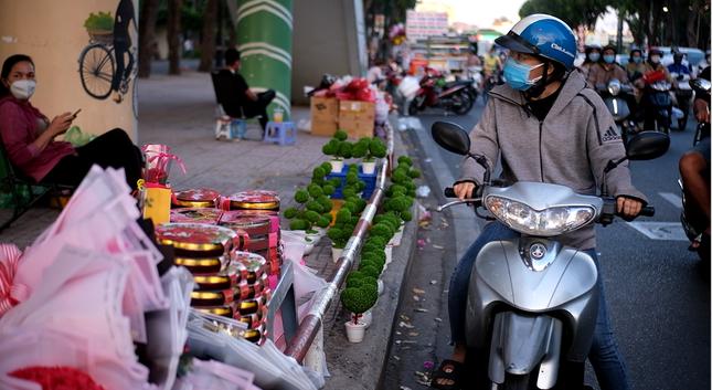 Thông thường vào ngày lễ Tình nhân 14/2, những người yêu nhau sẽ dành trọn thời gian bên "một nửa" của mình và tặng cho nhau những món quà ý nghĩa.