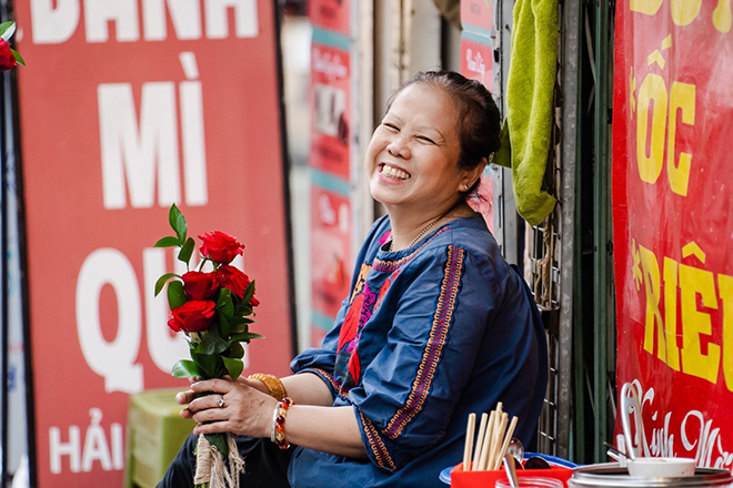 Ấn tượng màn tỏ tình với 99.999 bông hồng tại Hà Nội vào ngày Valentine 2022 - 17