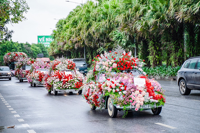 Ấn tượng màn tỏ tình với 99.999 bông hồng tại Hà Nội vào ngày Valentine 2022 - 2