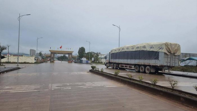 Hiện không còn cảnh xe chở nông sản, hải sản đông lạnh... ùn ứ, xếp hàng làm thủ tục xuất khẩu qua Móng Cái như trước Tết